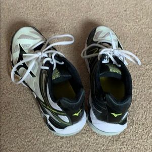 Mizuno Girls Volleyball Shoes